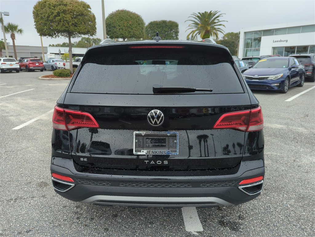 Used 2022 Volkswagen Taos SE w/ Panoramic Sunroof Package image 7