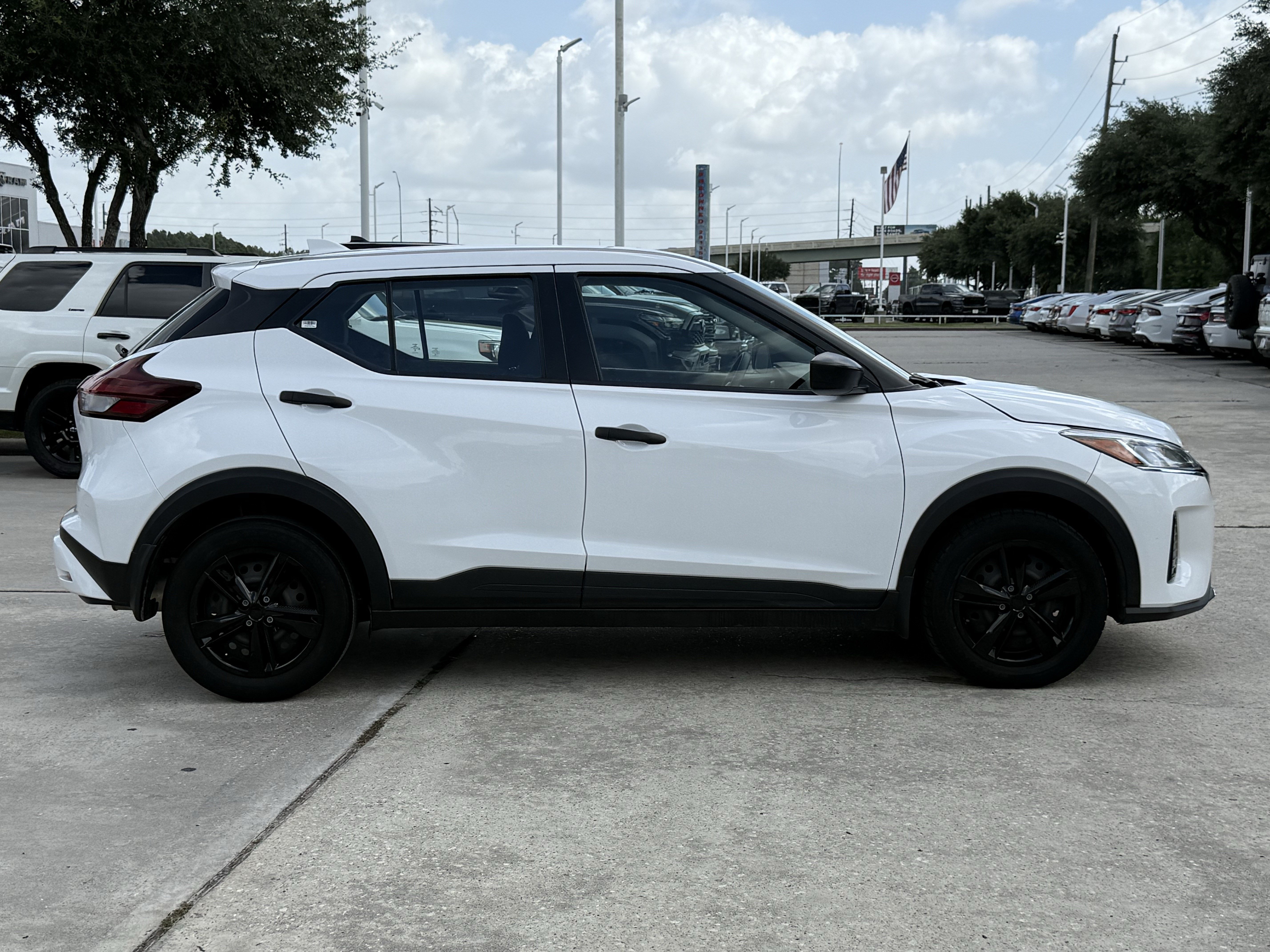 Used 2024 Nissan Kicks S FWD image 3