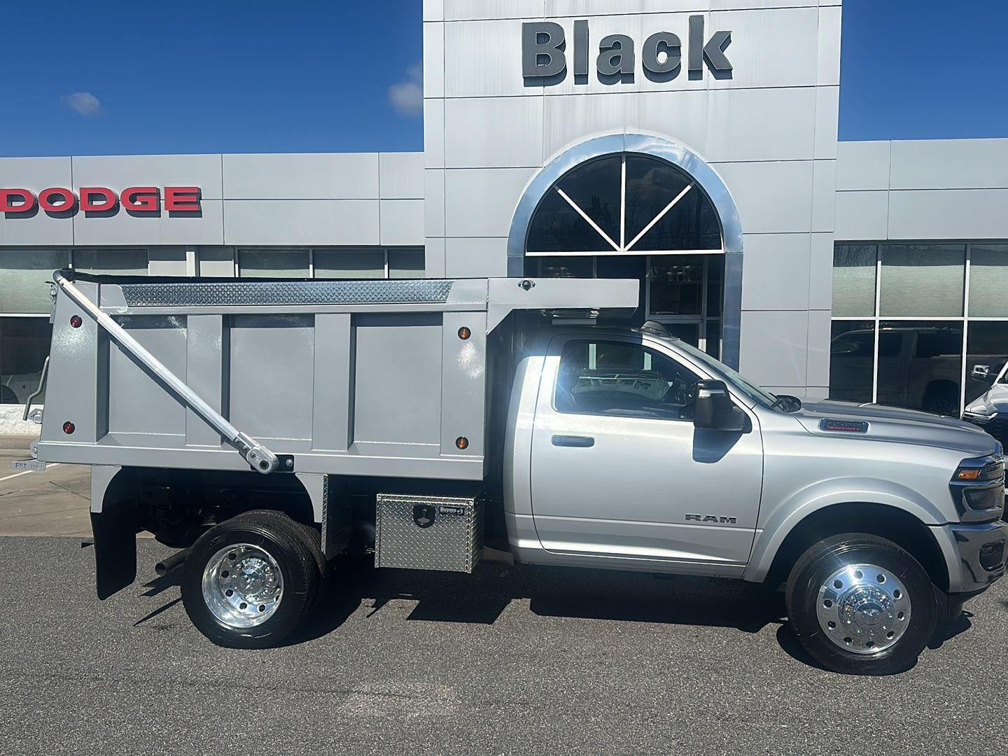 New 2026 RAM 5500 4x4 Regular Cab image 3