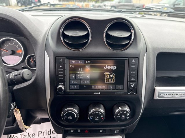 Used 2017 Jeep Compass Latitude FWD image 15
