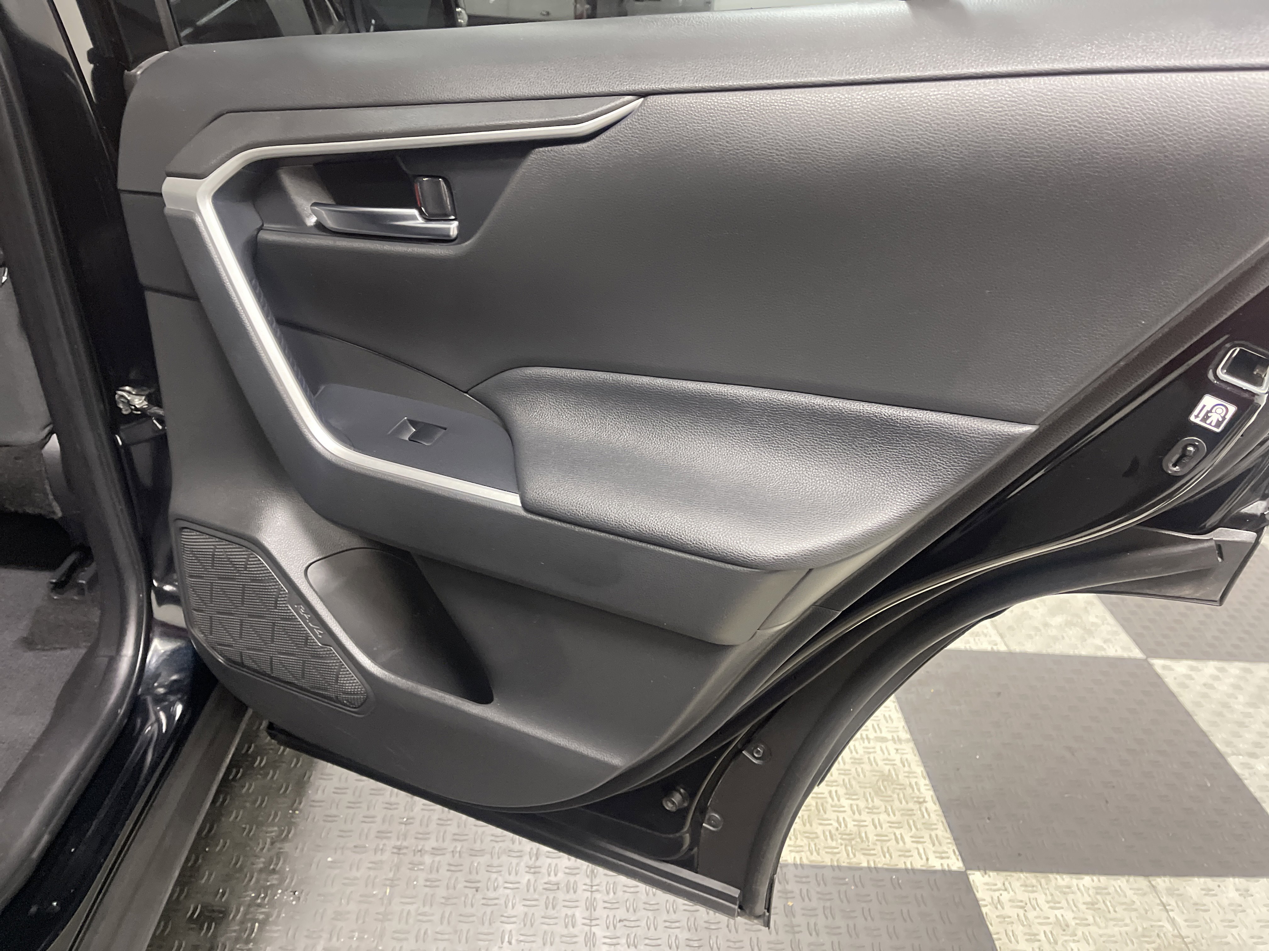 Used 2021 Toyota RAV4 XLE image 19