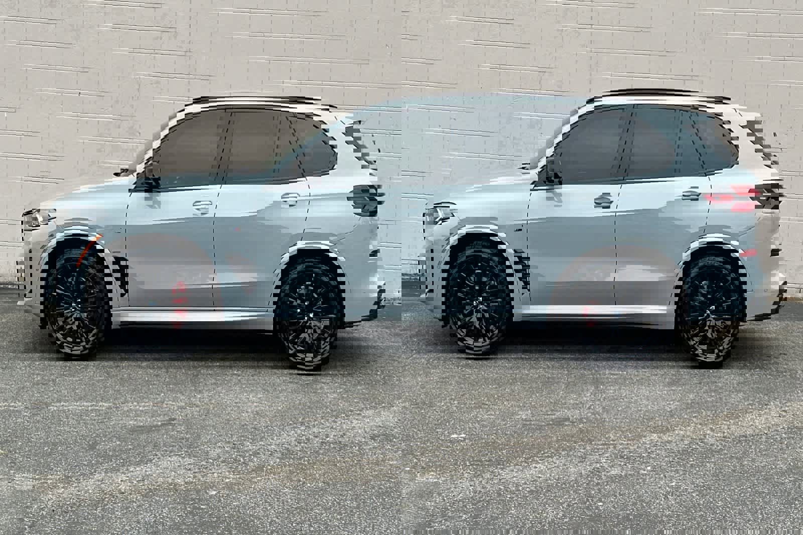 Used 2025 BMW X5 M60i w/ Executive Package image 9