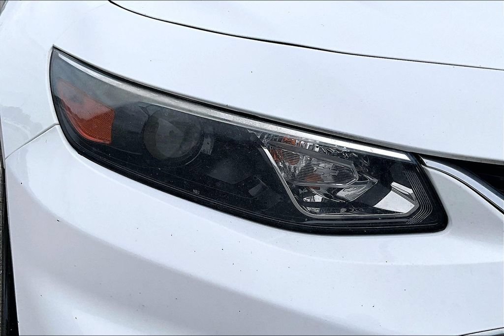 Used 2017 Chevrolet Malibu LT FWD image 26