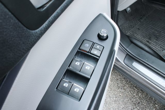 Used 2017 Toyota Highlander Limited AWD/4WD image 11