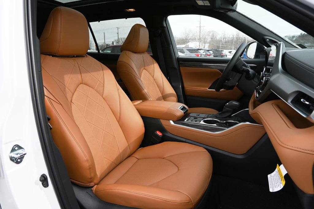 New 2026 Toyota Highlander Platinum image 15