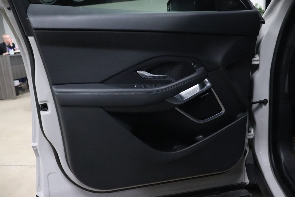 Used 2018 Jaguar E-PACE S image 8