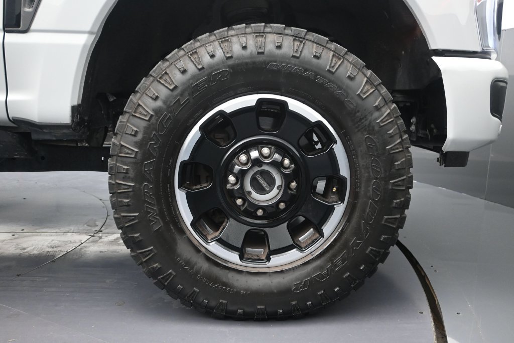 Used 2025 Ford F250 Platinum w/ Tremor Off-Road Package AWD/4WD image 9
