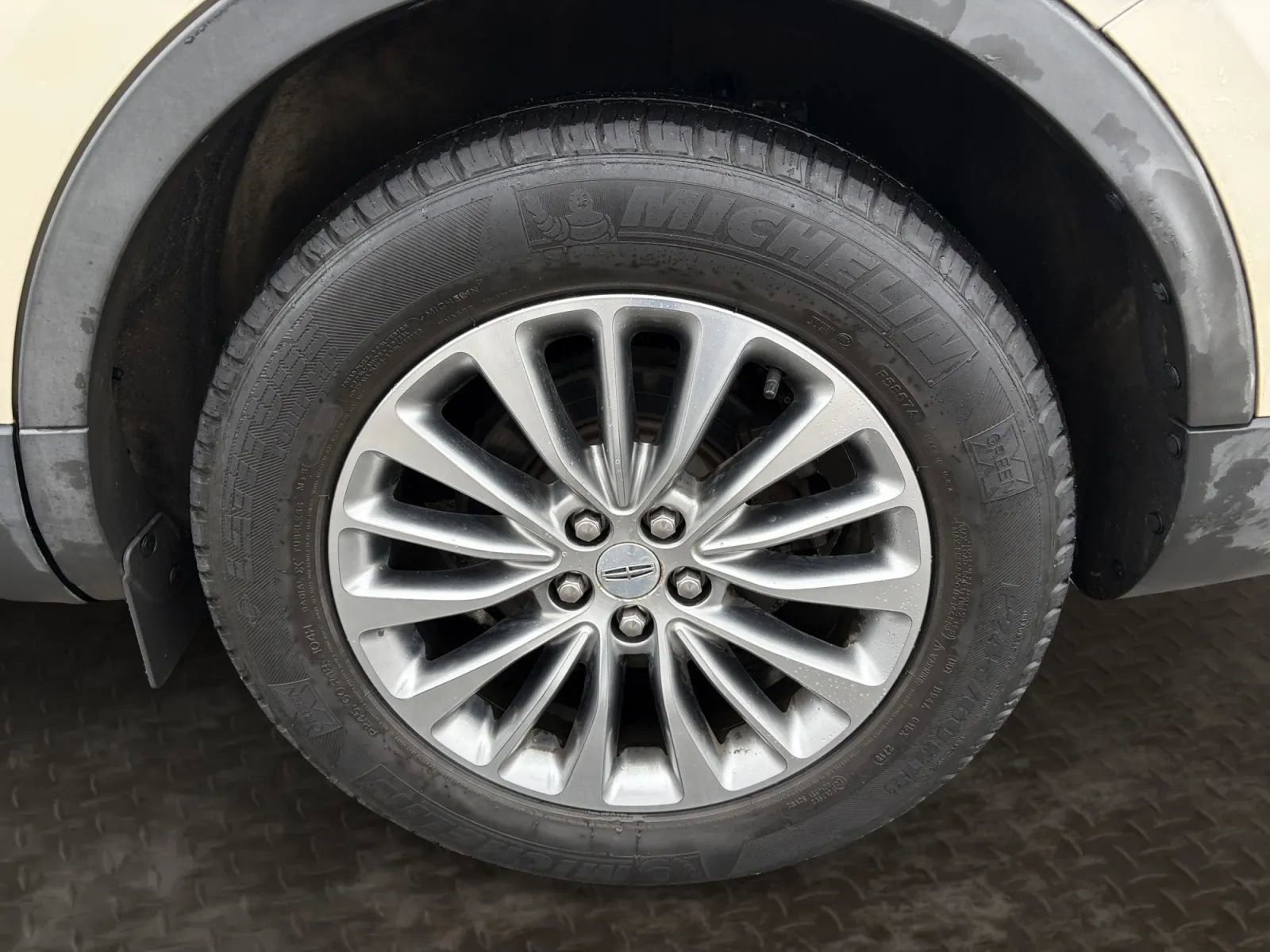 Used 2018 Lincoln MKX Select w/ Select Plus Package image 32