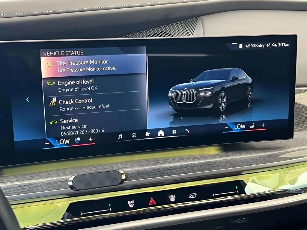 Used 2023 BMW 740i w/ Parking Assistance Package RWD image 24