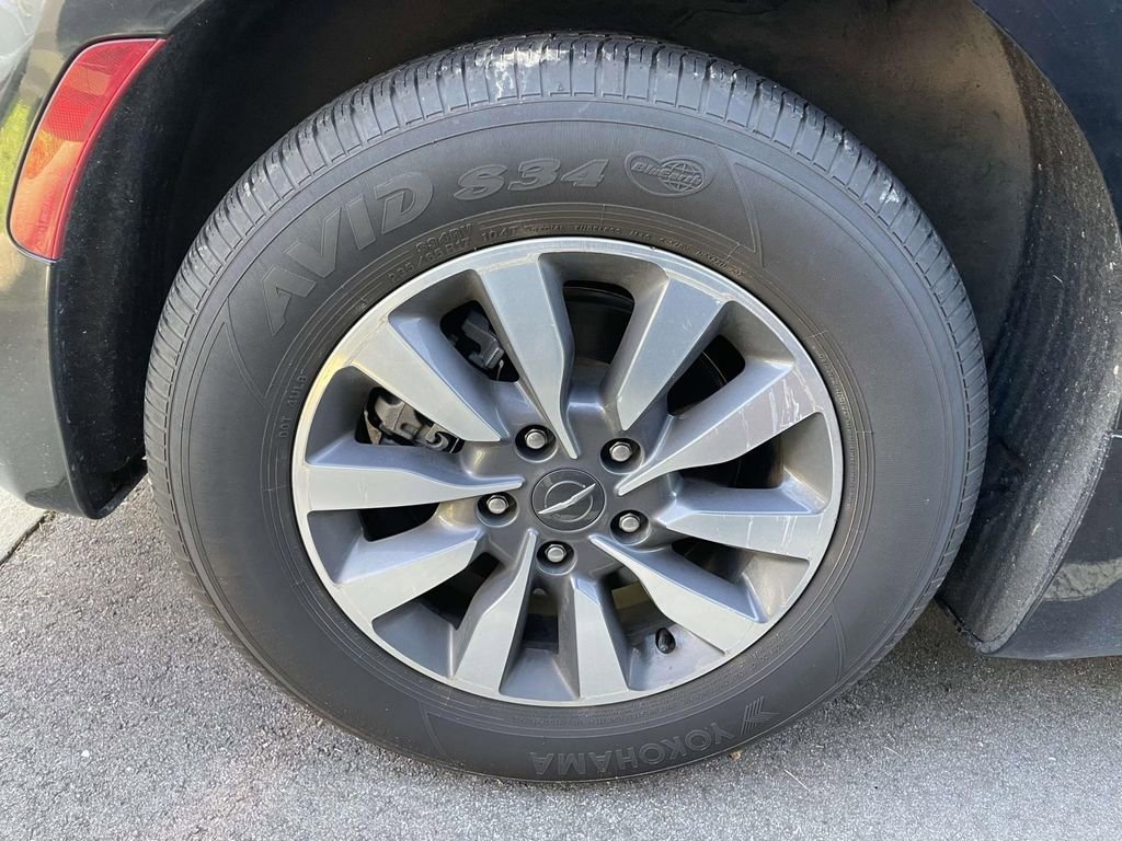 Used 2024 Chrysler Pacifica Limited FWD image 5