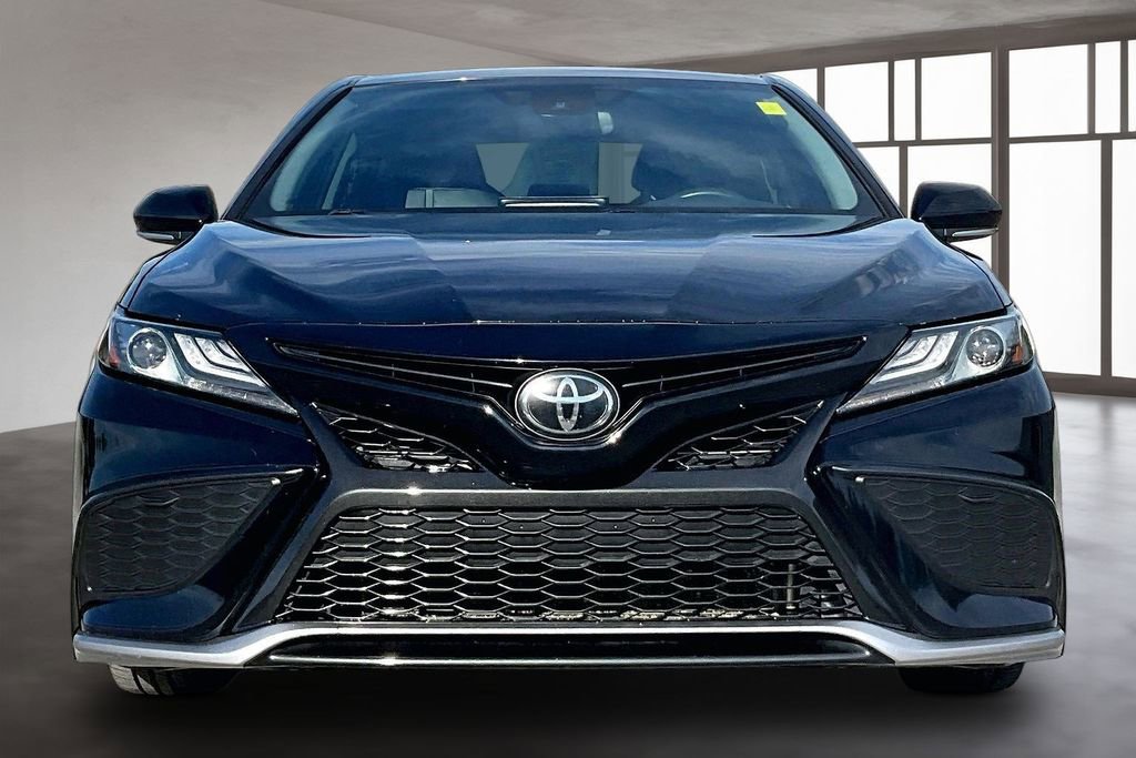 Used 2022 Toyota Camry XSE FWD image 2