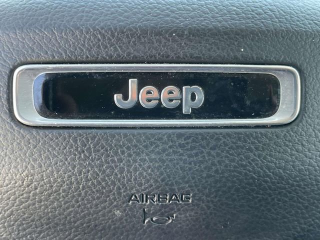 Used 2023 Jeep Grand Cherokee L Laredo image 28