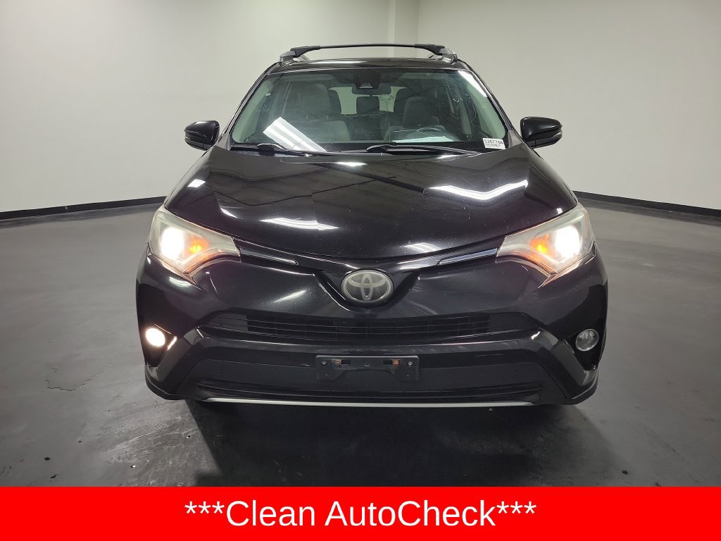 Used 2018 Toyota RAV4 XLE AWD/4WD image 2