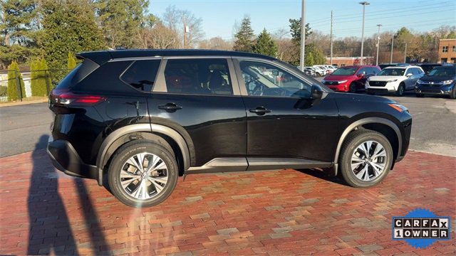 Used 2023 Nissan Rogue SV image 3