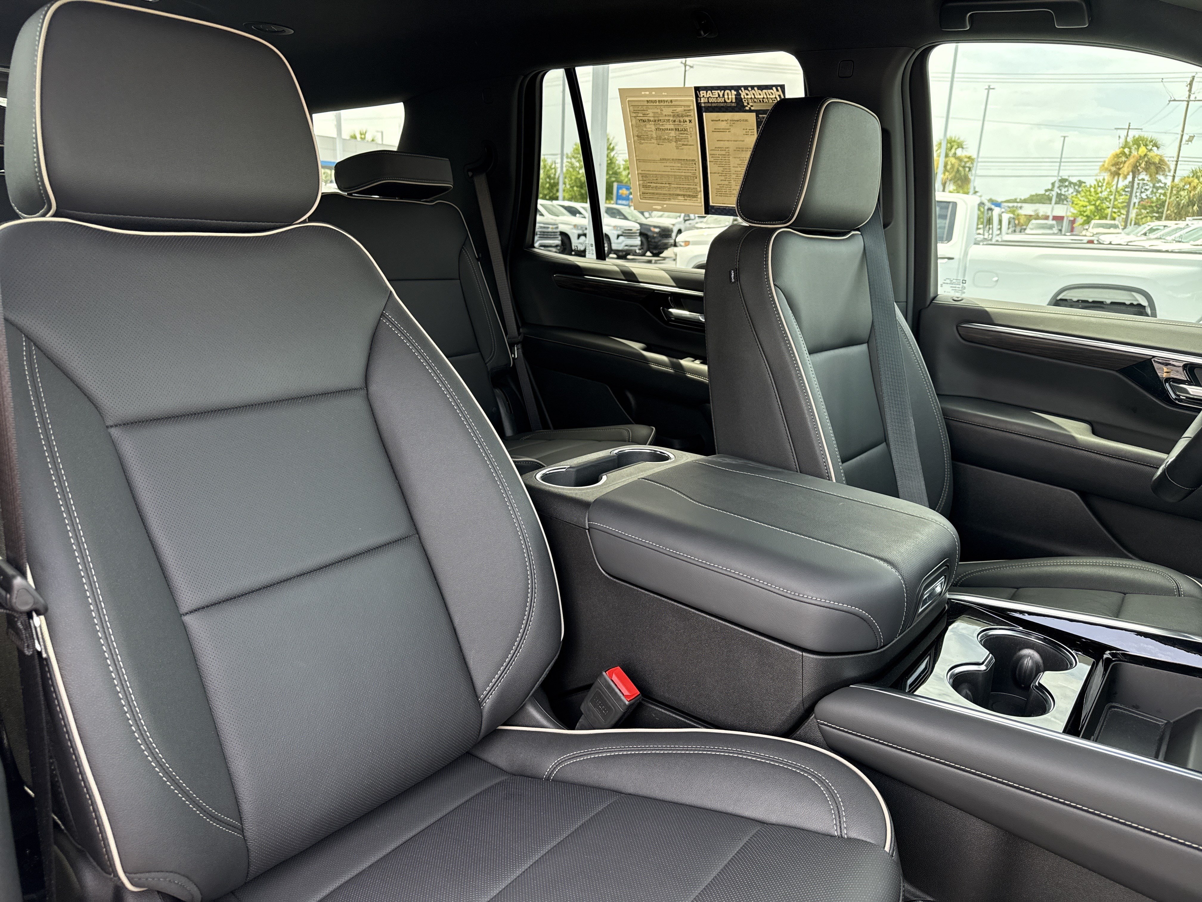 Used 2025 Chevrolet Tahoe Premier AWD/4WD image 33
