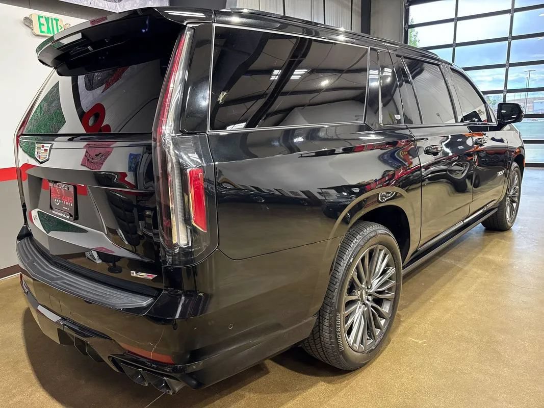 Used 2023 Cadillac Escalade ESV V AWD/4WD image 45