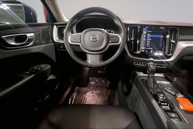 Certified 2021 Volvo XC60 T5 Momentum w/ Advanced Package AWD/4WD image 8