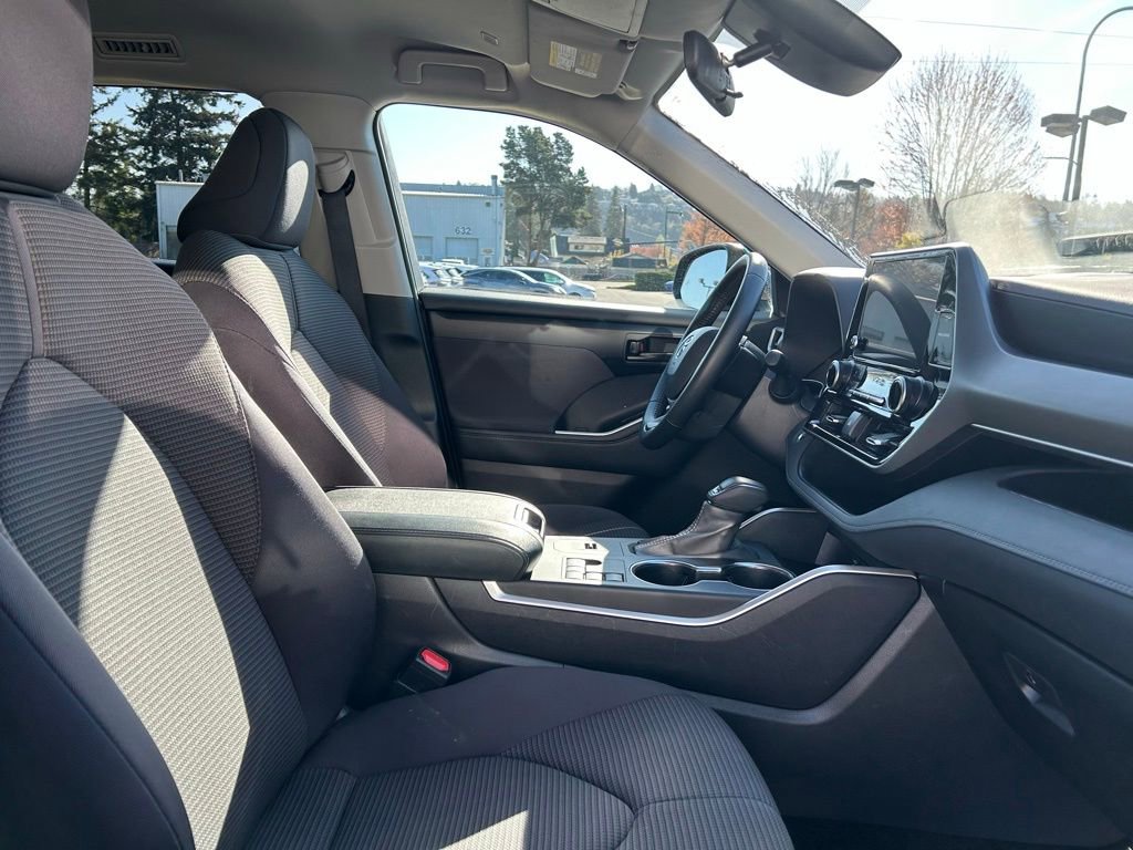Certified 2025 Toyota Highlander LE image 18