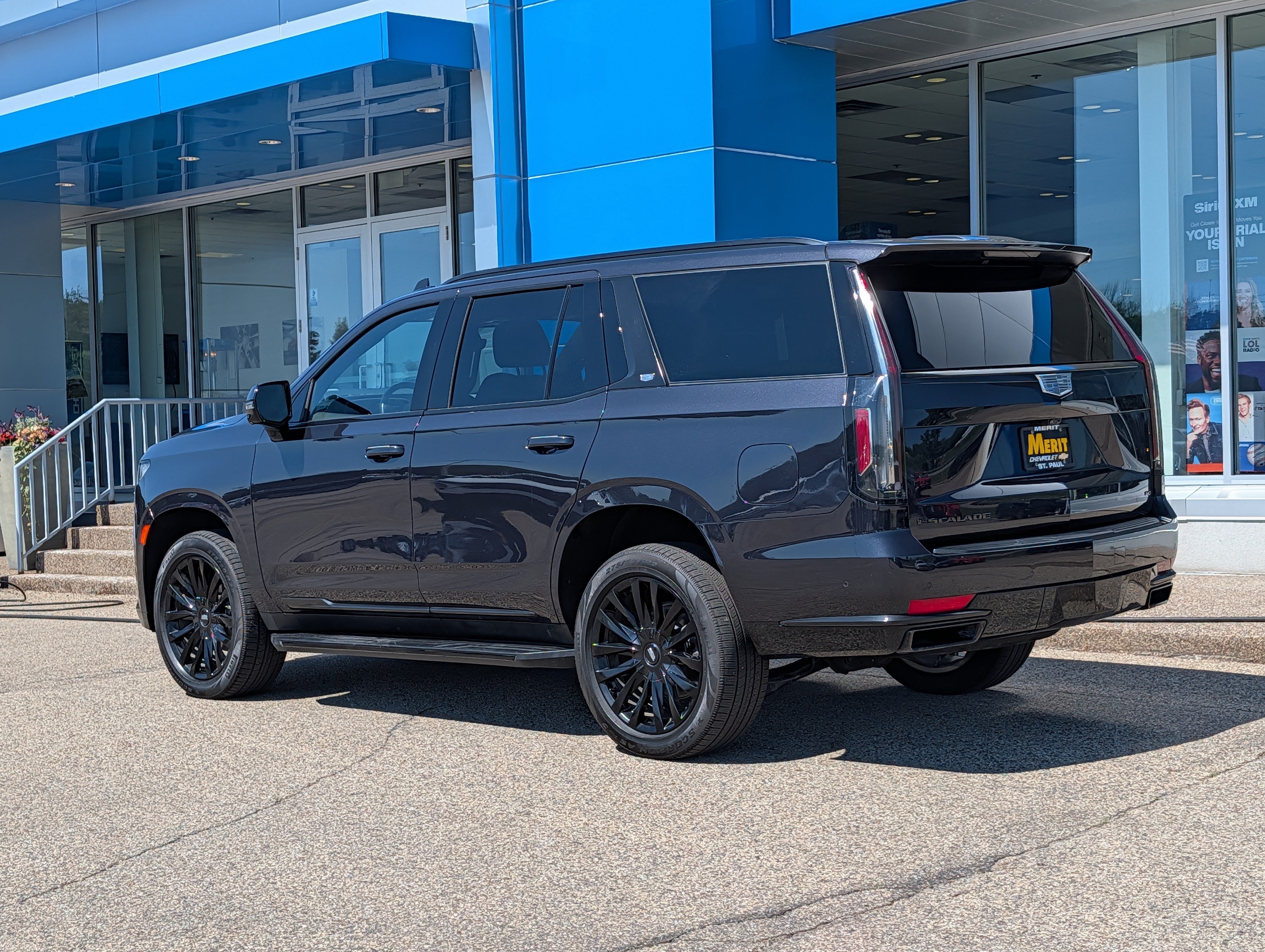 Used 2023 Cadillac Escalade Premium Luxury w/ LPO, Floor Liner Package AWD/4WD image 4