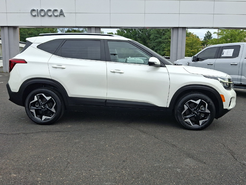 Used 2024 Kia Seltos EX AWD/4WD image 12