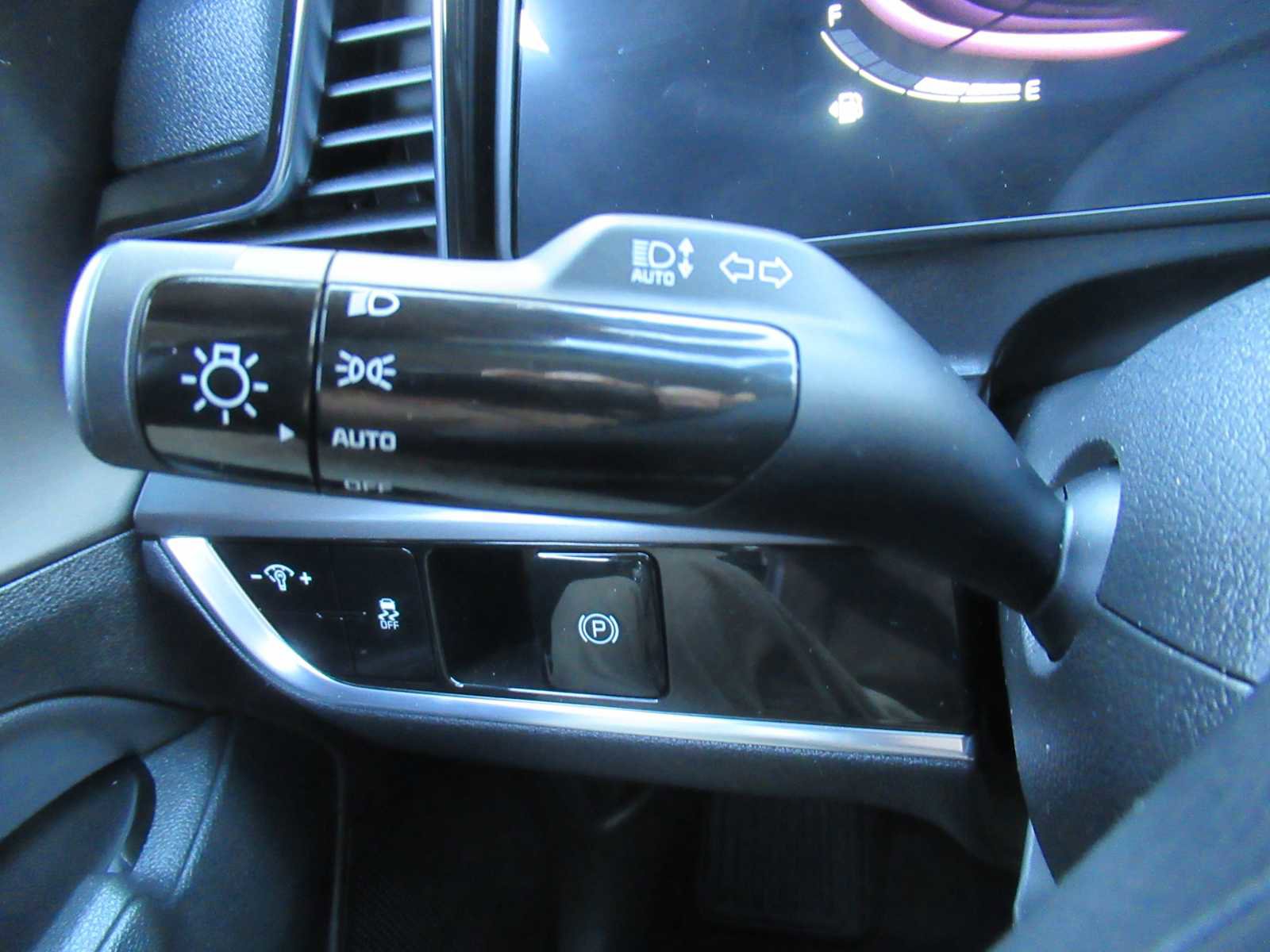 Used 2023 Kia Sportage EX image 25