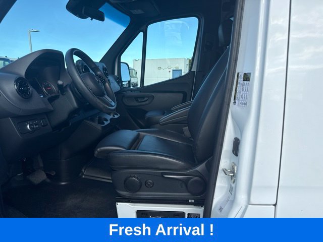 Used 2023 Mercedes-Benz Sprinter 2500 image 2