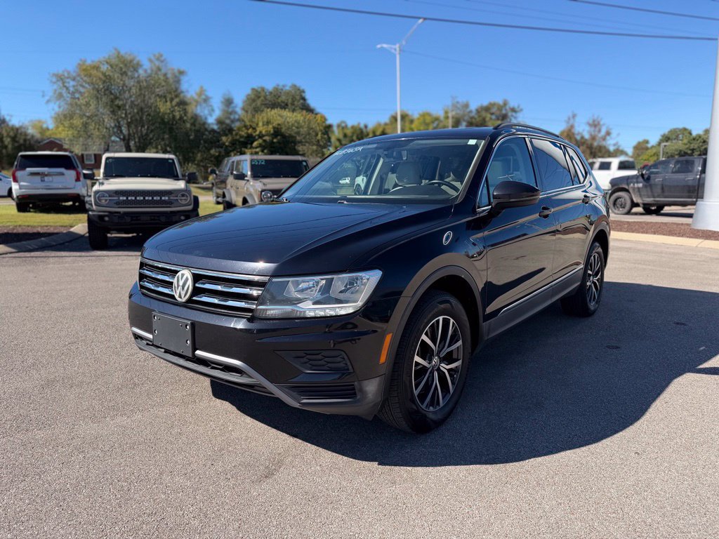Used 2018 Volkswagen Tiguan SE w/ Panoramic Sunroof Package AWD/4WD image 3