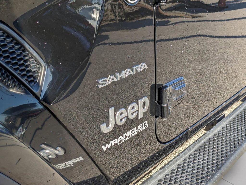 Used 2018 Jeep Wrangler Unlimited Sahara image 9