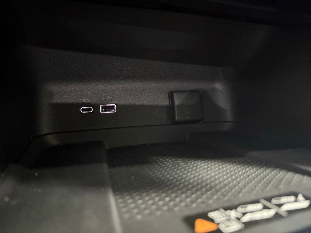 Used 2024 Chevrolet Traverse Z71 image 36