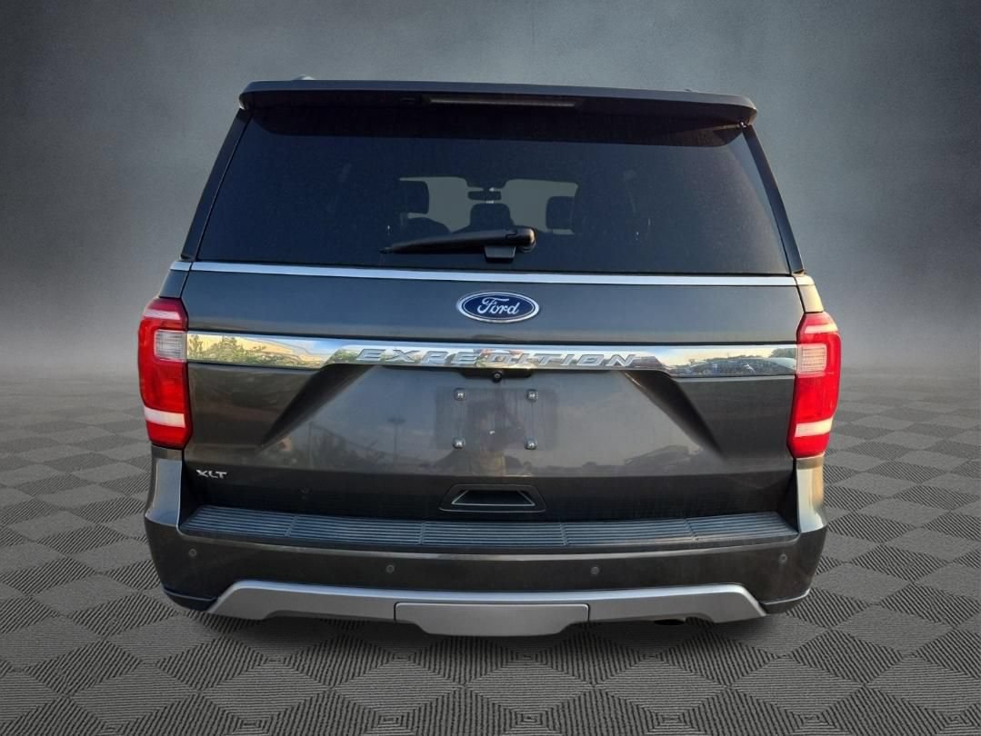 Used 2018 Ford Expedition XLT w/ Equipment Group 202A AWD/4WD image 3