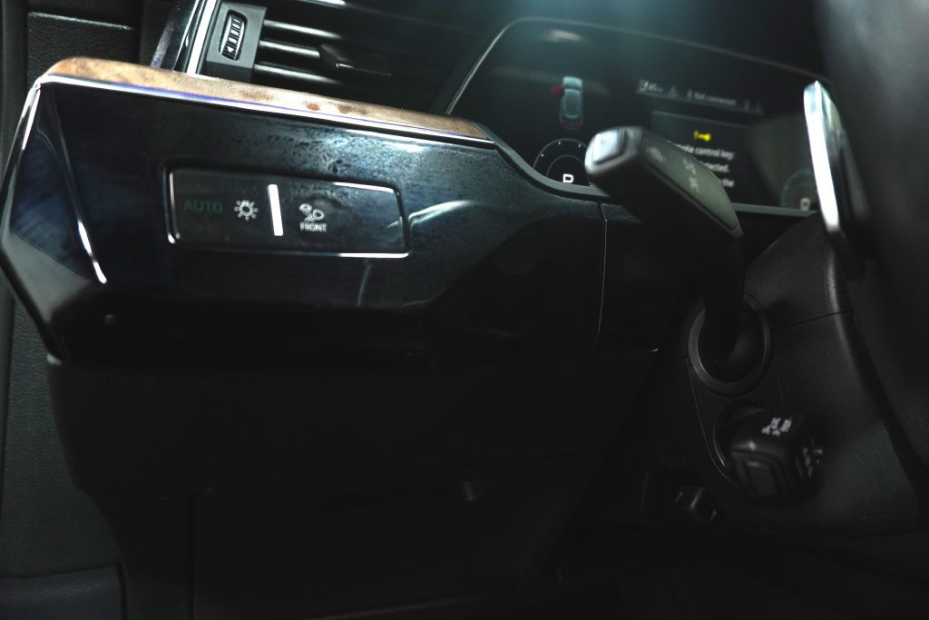 Used 2019 Audi e-tron Prestige w/ Prestige Package AWD/4WD image 25