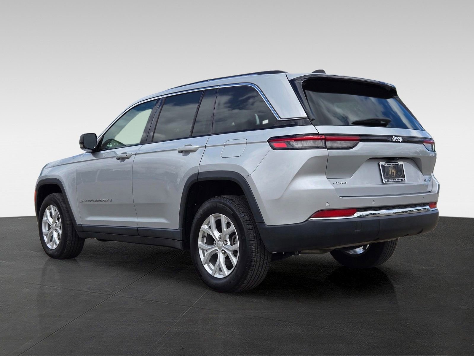 Used 2024 Jeep Grand Cherokee Limited AWD/4WD image 6