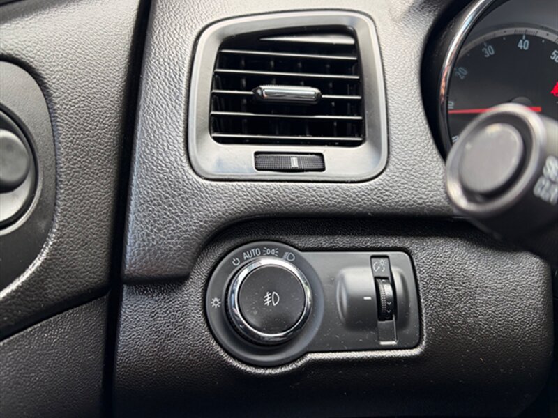 Used 2013 Buick Regal Premium FWD image 17
