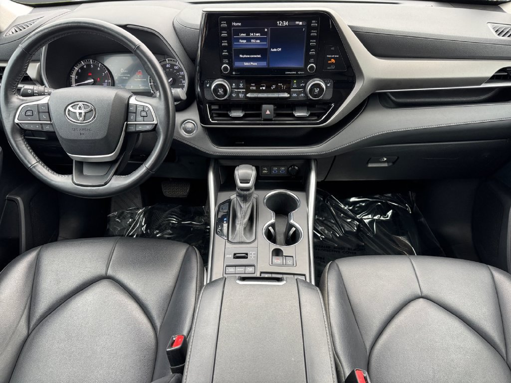 Used 2022 Toyota Highlander XLE AWD/4WD image 12