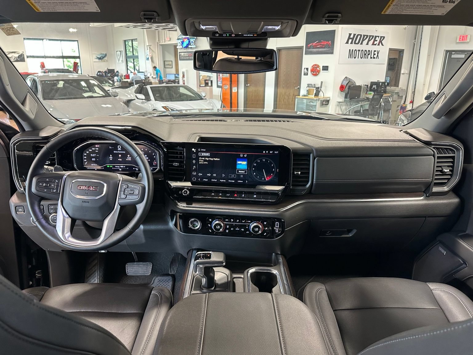 Used 2024 GMC Sierra 1500 SLT w/ SLT Premium Package AWD/4WD image 17
