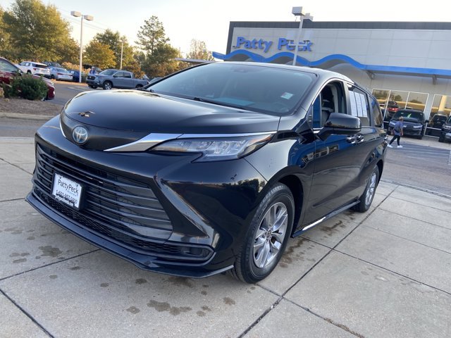 Used 2022 Toyota Sienna LE FWD image 4