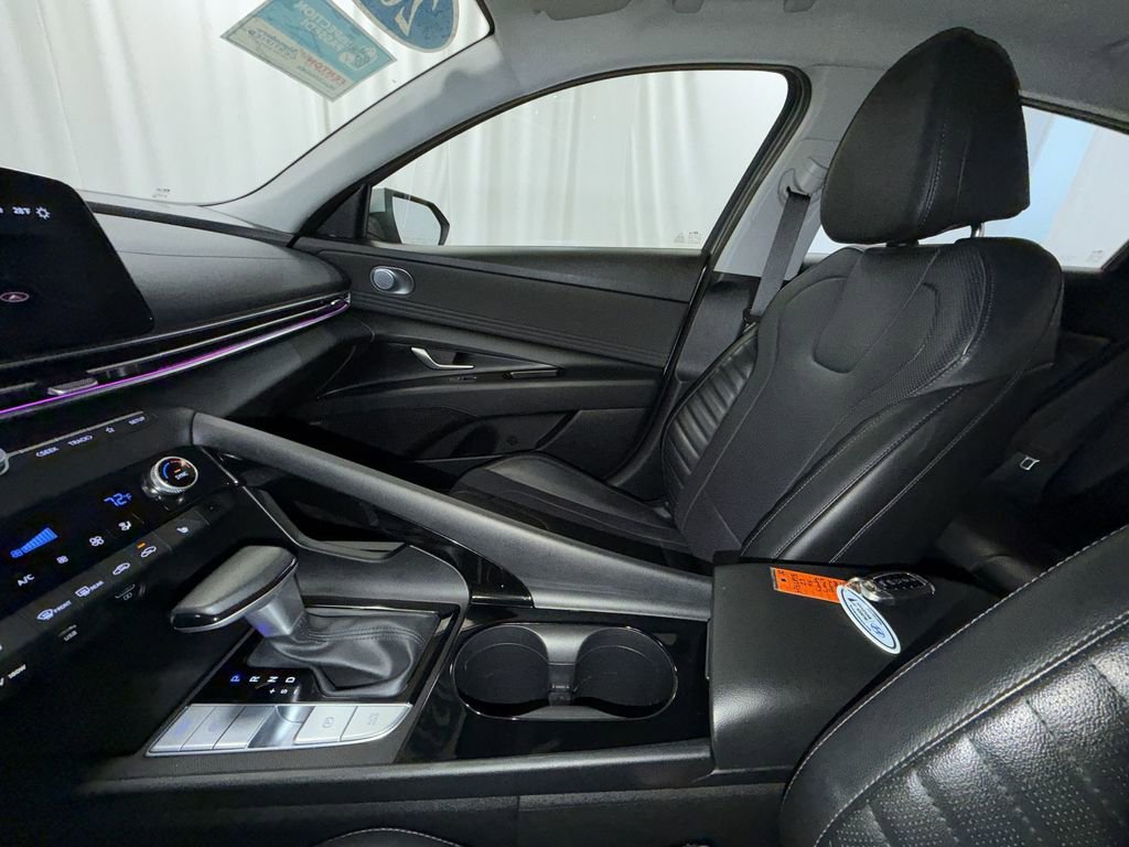 Used 2023 Hyundai Elantra Limited image 5