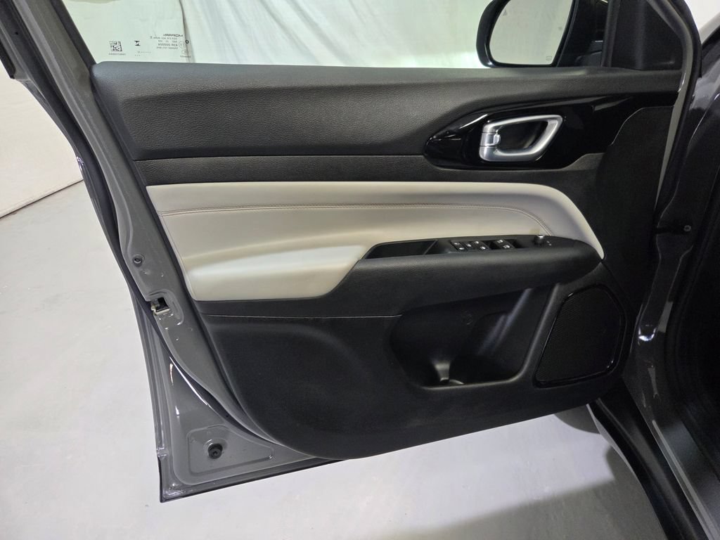 Certified 2023 Jeep Compass Limited AWD/4WD image 18
