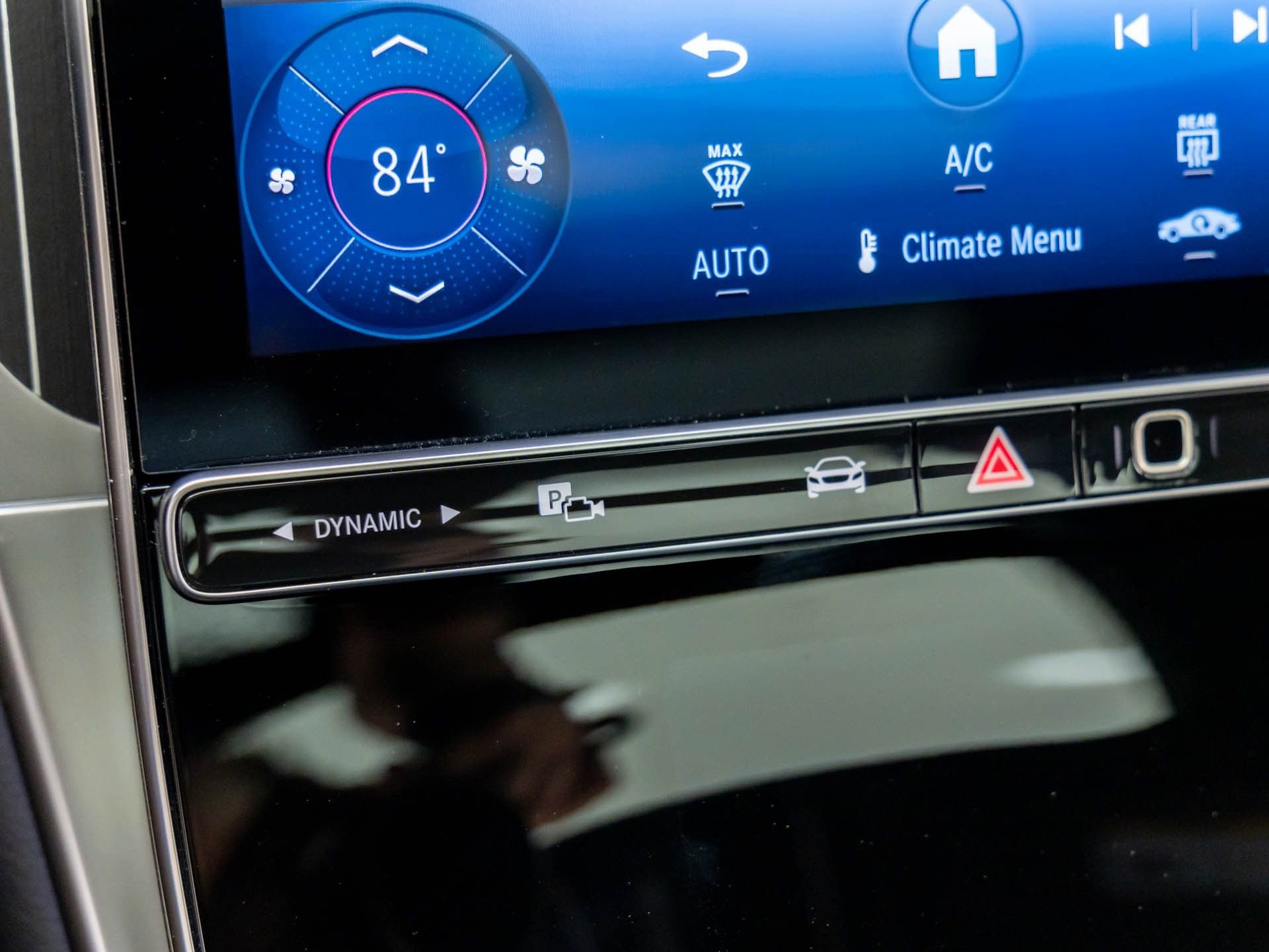 Used 2025 Mercedes-Benz GLC 300 4MATIC image 31