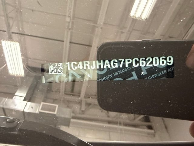 Used 2023 Jeep Grand Cherokee Altitude AWD/4WD image 22