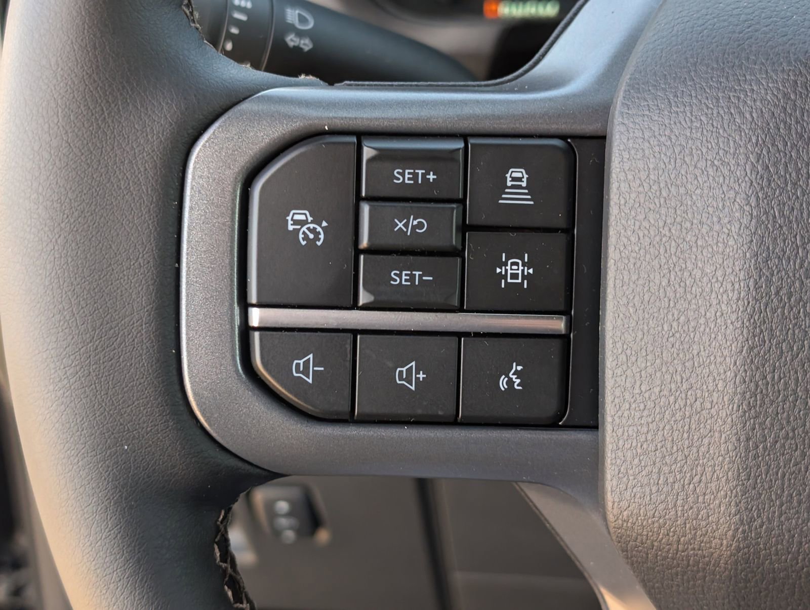 Used 2025 Ford F150 Lariat w/ Equipment Group 502A High image 24