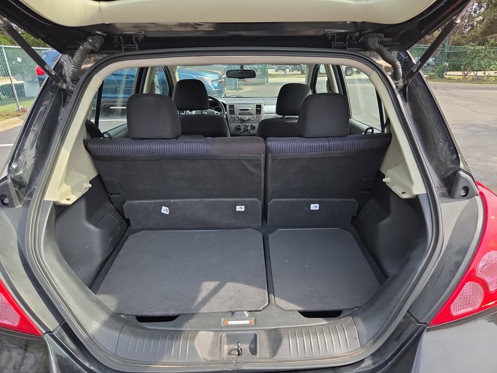 Used 2012 Nissan Versa Hatchback FWD image 8