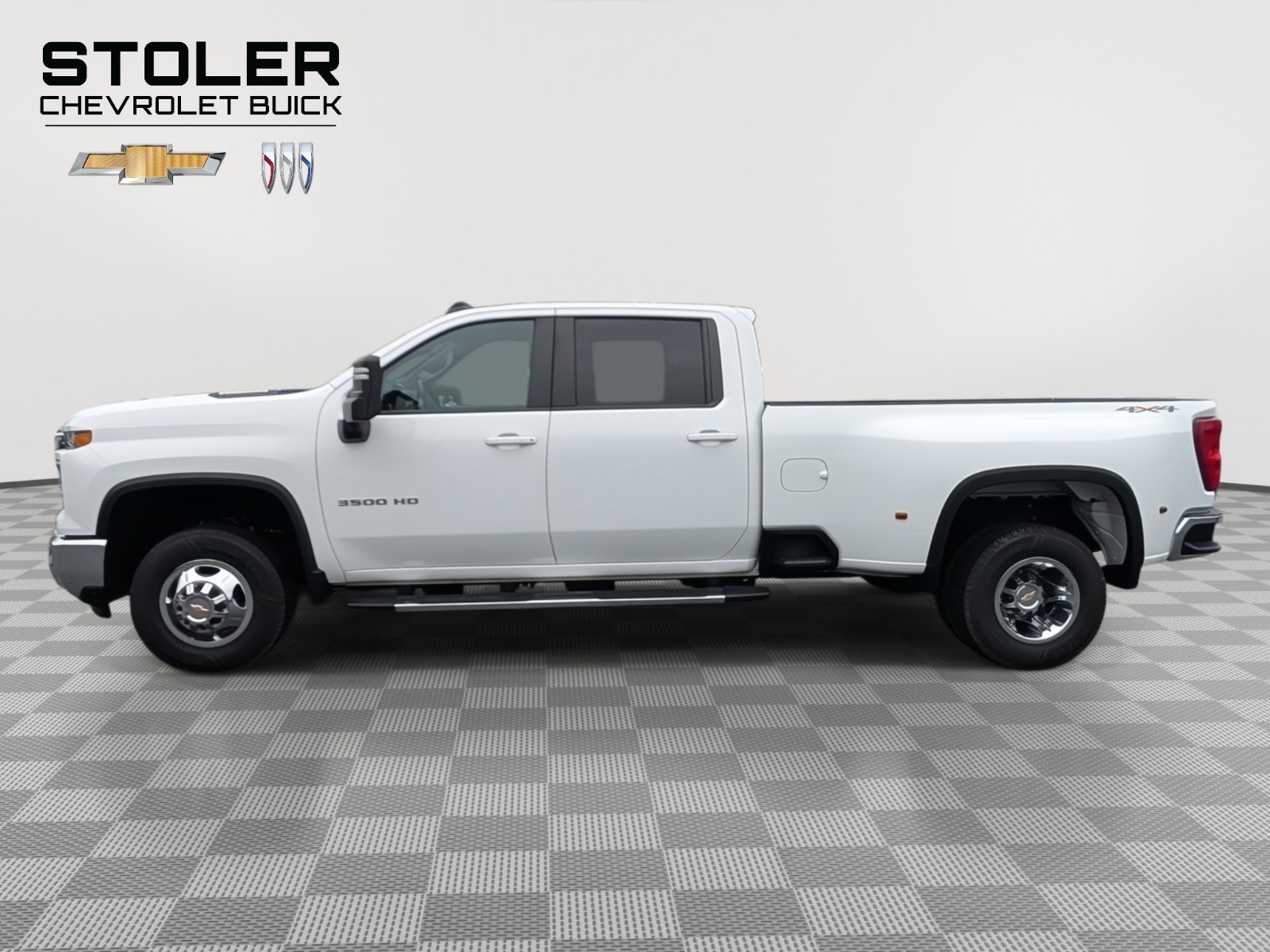 Used 2024 Chevrolet Silverado 3500 LT image 2