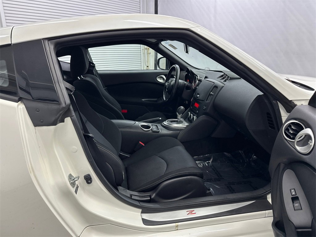 Used 2016 Nissan 370Z Coupe image 13