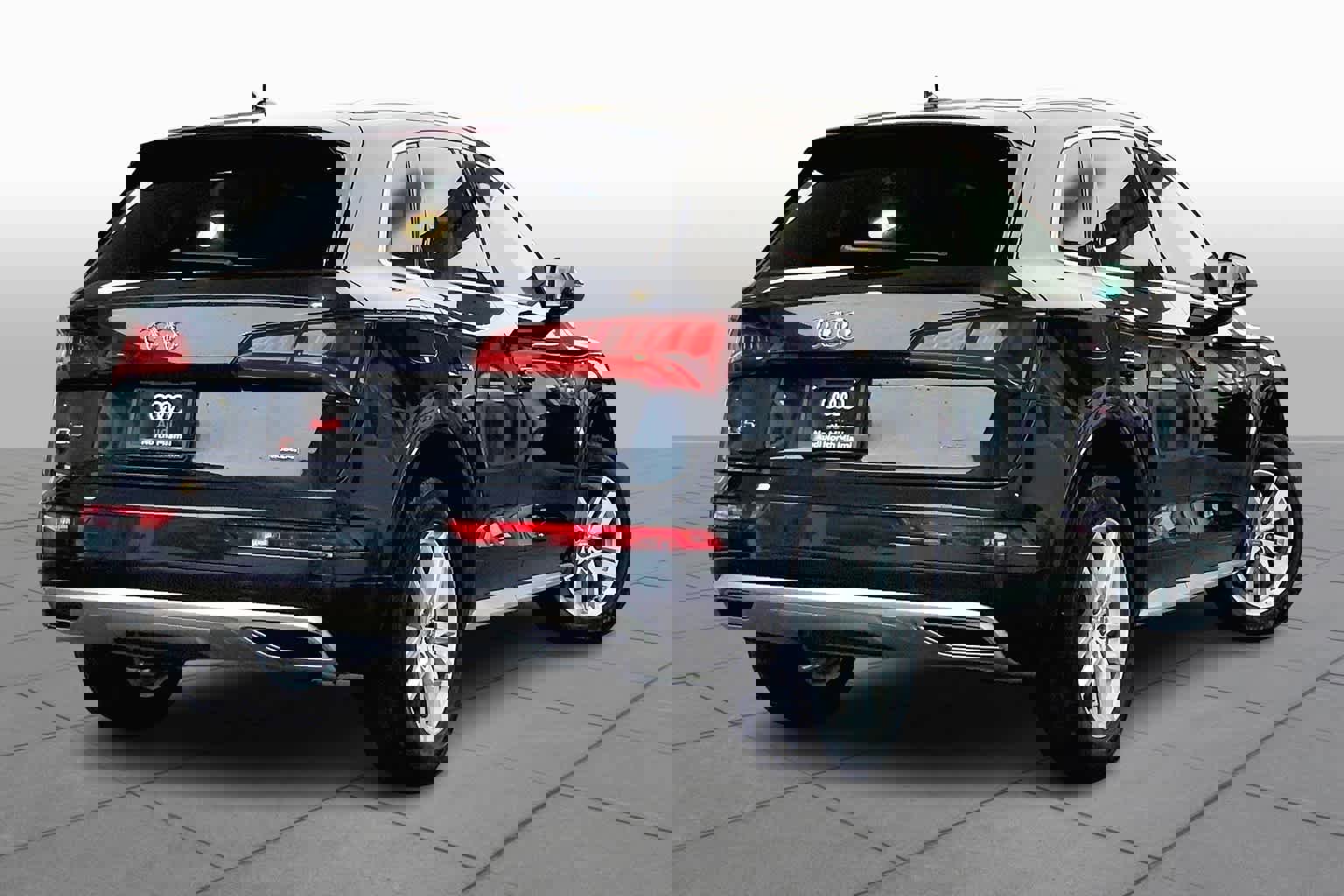 Used 2020 Audi Q5 Premium w/ Convenience Package image 13