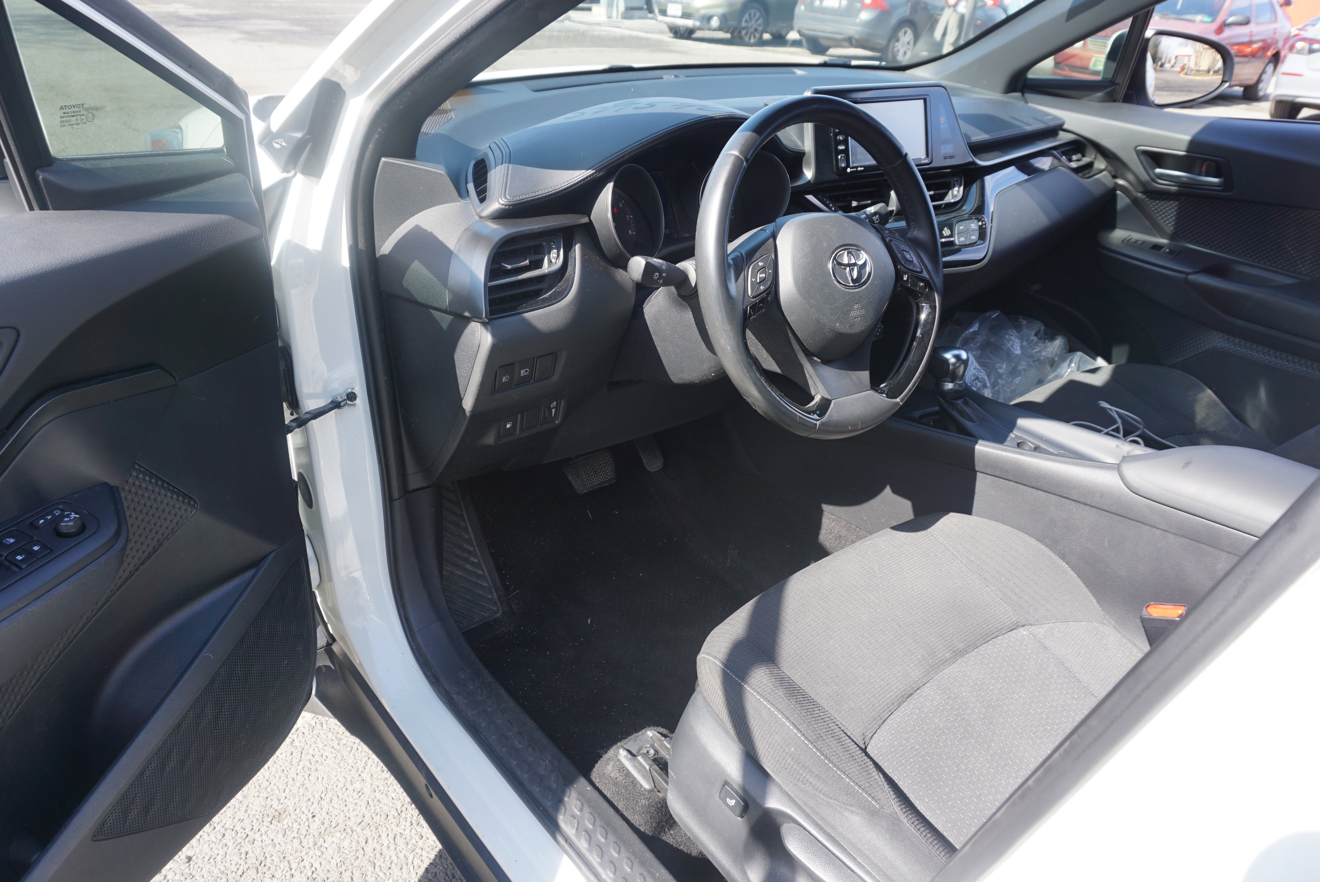 Used 2018 Toyota C-HR XLE image 7
