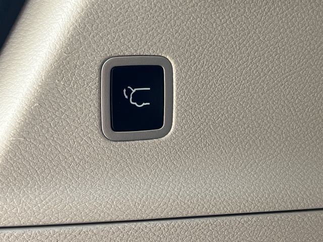 Used 2024 Chrysler Pacifica Limited FWD image 42