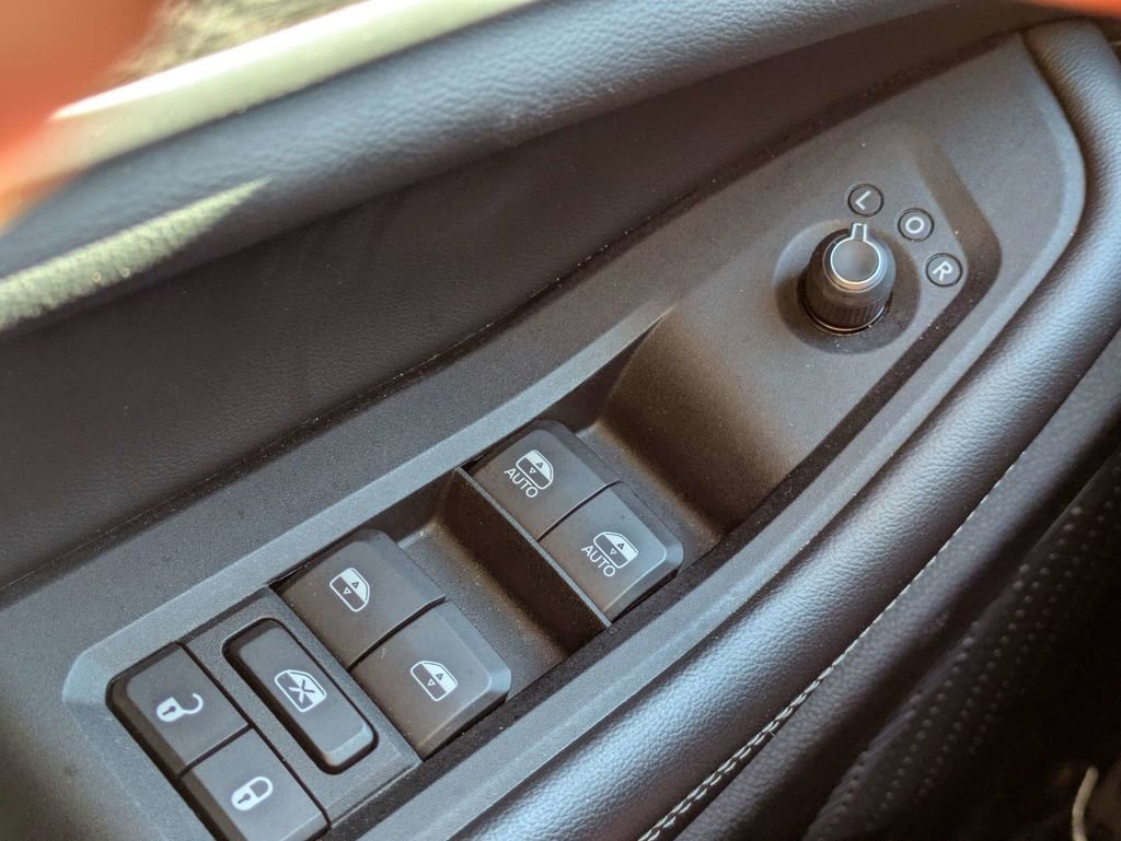 Used 2023 Jeep Grand Cherokee Limited w/ Black Appearance Package image 21