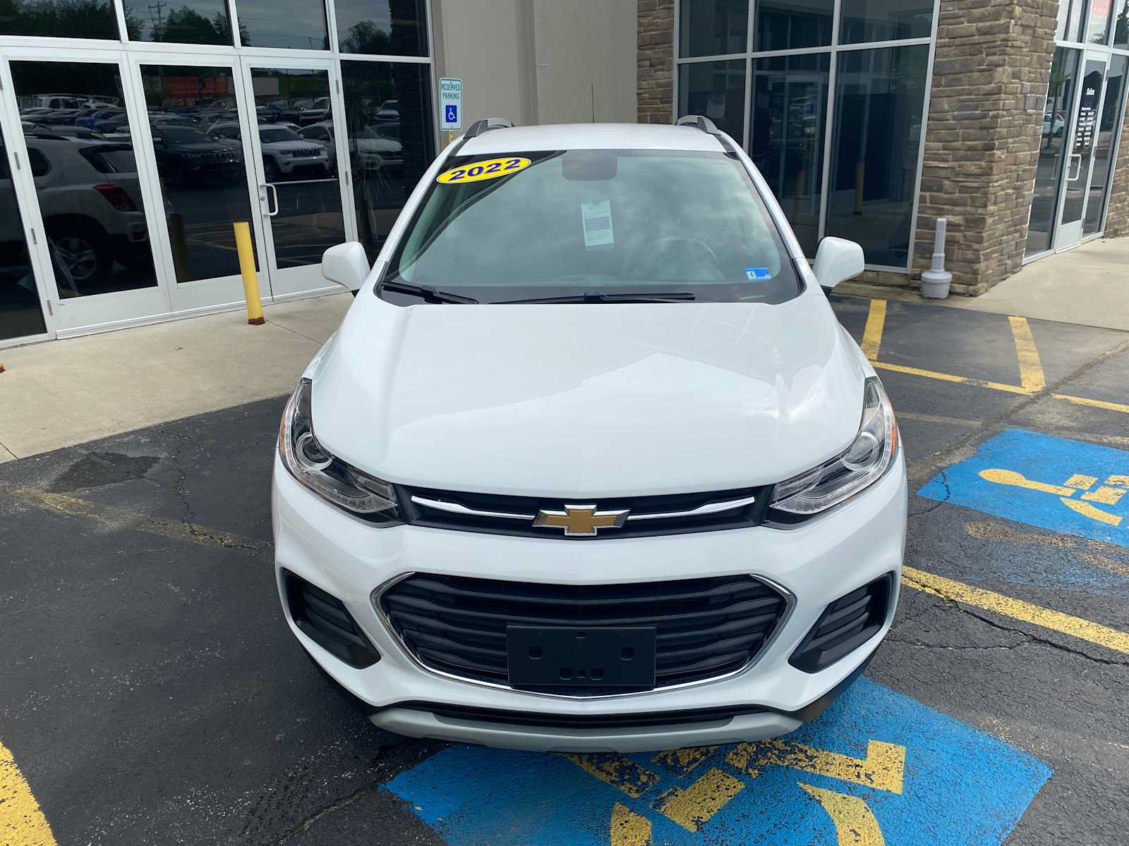 Used 2022 Chevrolet Trax LT w/ LT Convenience Package AWD/4WD image 11