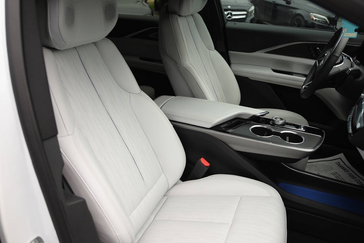Used 2025 Cadillac Lyriq Sport w/ LPO, Floor Liner Package AWD/4WD image 10
